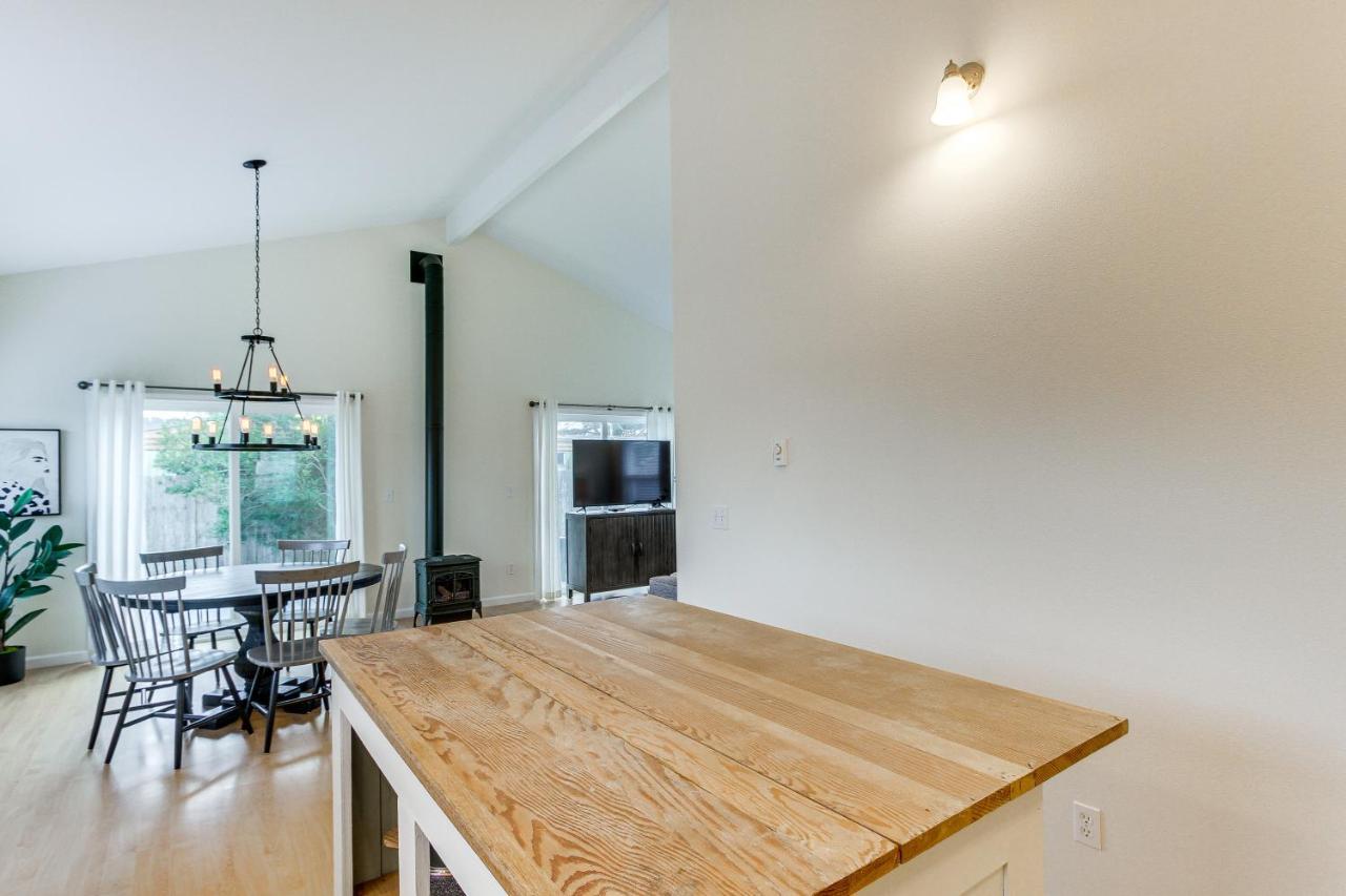 Airy Coastal Escape With Deck - Steps To Beach! Pacific Beach Εξωτερικό φωτογραφία